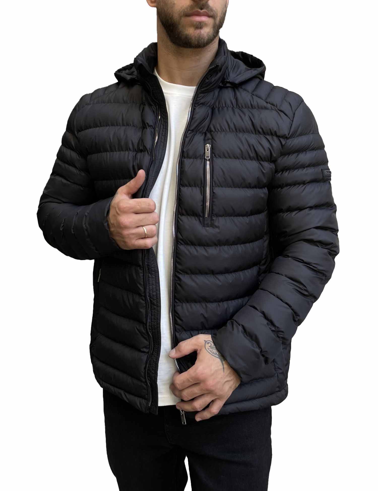 Ανδρικό μαύρο καπιτονέ μπουφάν με αποσπώμενη κουκούλα D3079 φωτογραφία